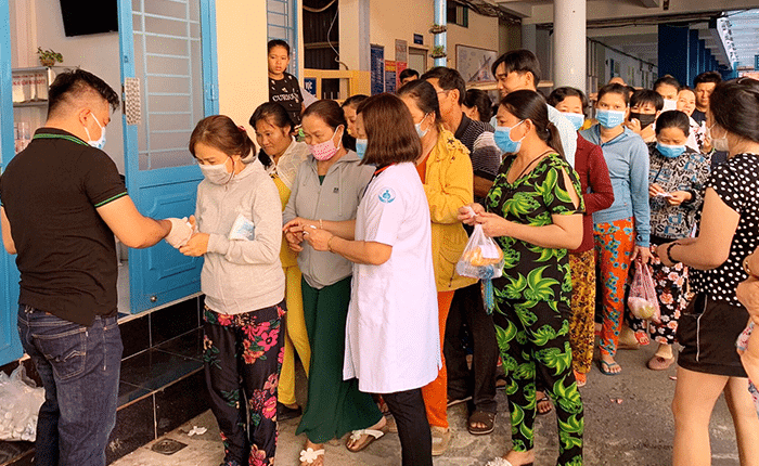 Lavo Tặng Miễn Phí Nước Rửa Tay Khô Cho Người Dân Phòng Dịch Virus Corona