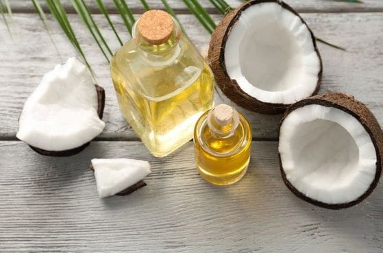 Dầu dừa là một trong những cách bổ sung độ ẩm cho tóc