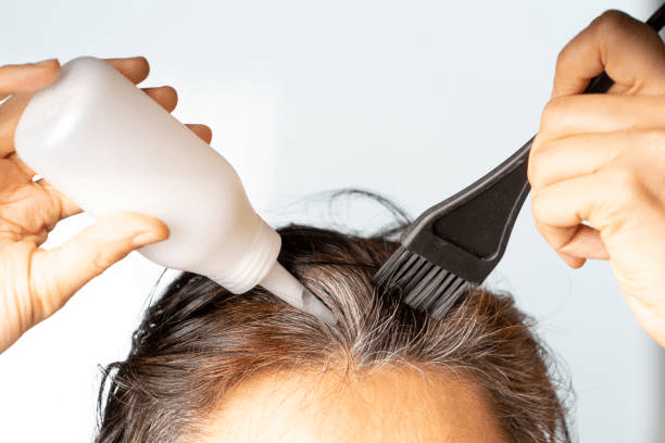 Hãy xem hình ảnh về nhuộm tóc bạc để cập nhật xu hướng mới nhất và đổi mới cho kiểu tóc của bạn. Không cần phải lo lắng vì quá trình nhuộm sẽ được thực hiện bởi những chuyên gia có nhiều kinh nghiệm, đảm bảo sẽ mang lại cho bạn một mái tóc đẹp và tự tin hơn.