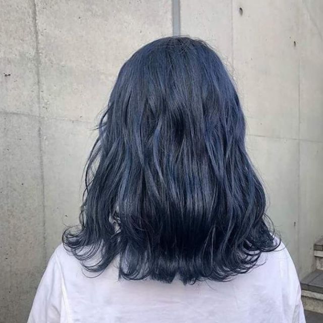 Tóc màu xanh tím than trầm lạnh và thu hút