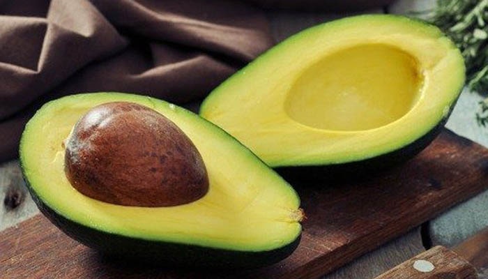 Bơ chứa nhiều chất béo có lợi cho mái tóc