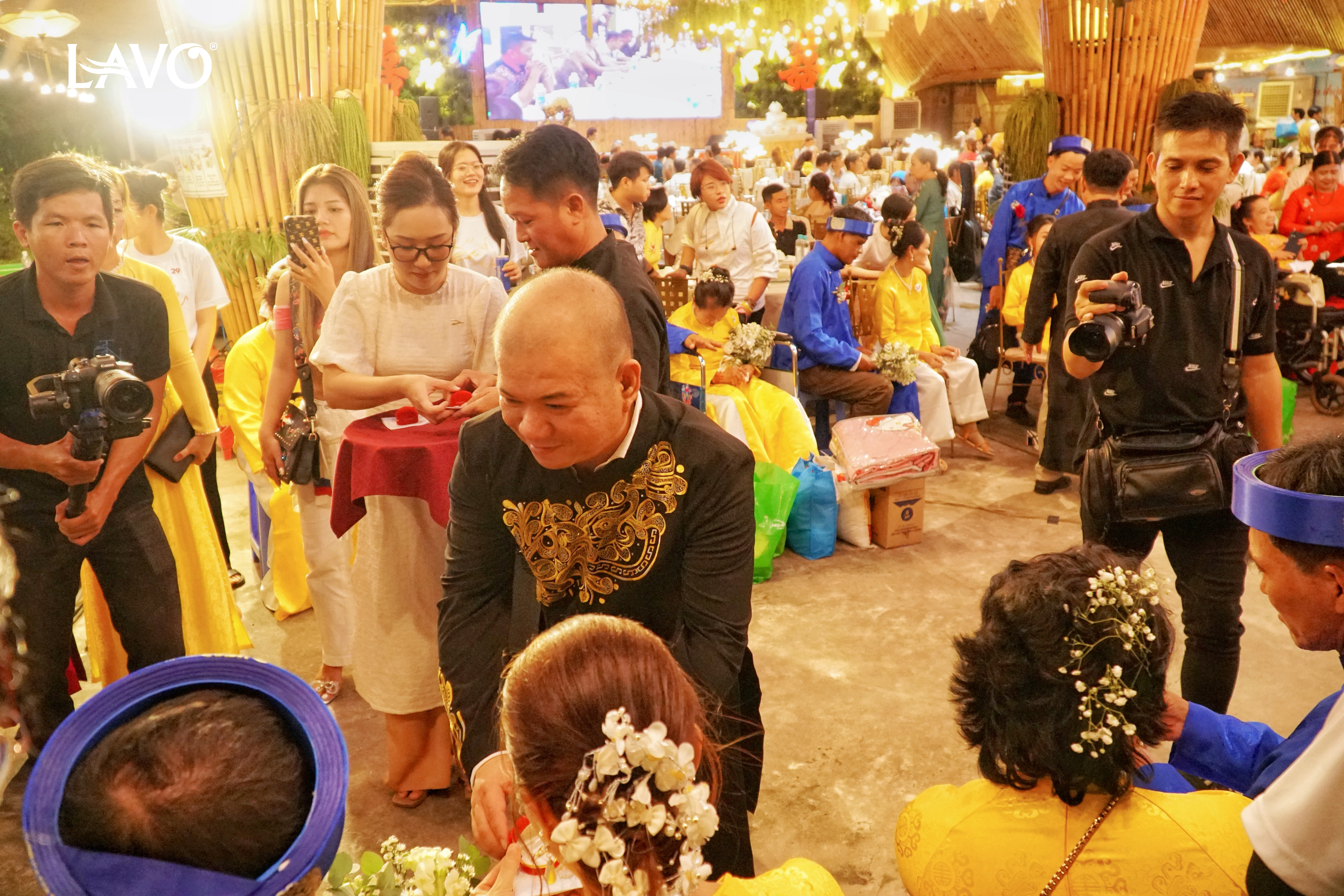 LAVO Trao Tang 51 Cap Nhan Cuoi